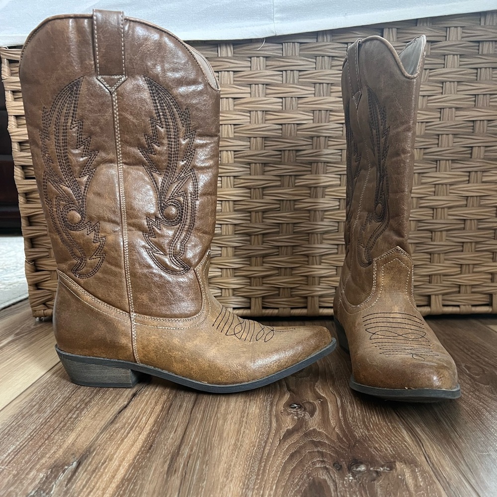 Coconuts cowgirl boots.  Gaucho, size 9.5